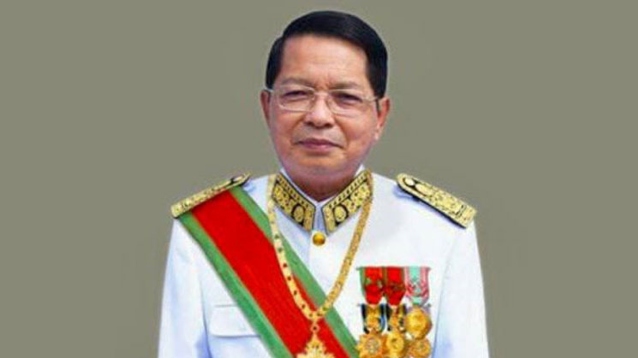 Kuy Sophal receives new title and position at Royal Palace