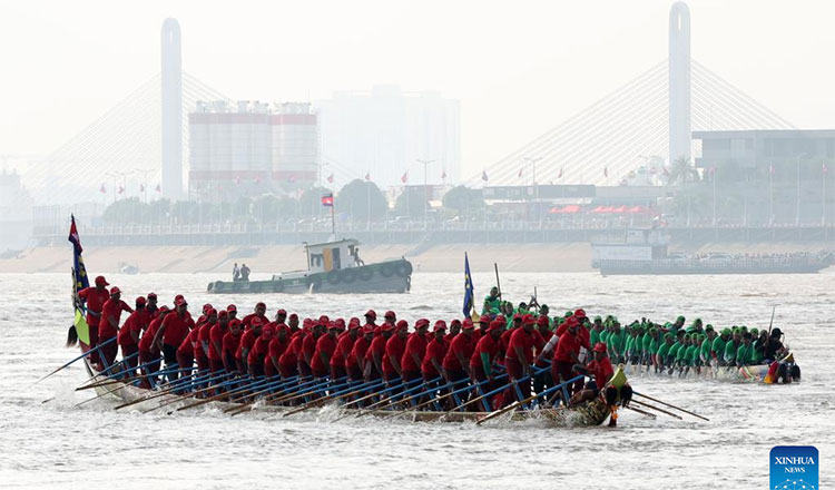 Dragon Boat Races Bring Cambodia’s Water Festival to Life